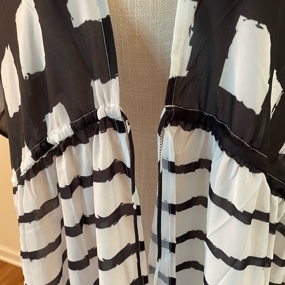 New Boutique Drawstring Kimono - Picture 2 of 4